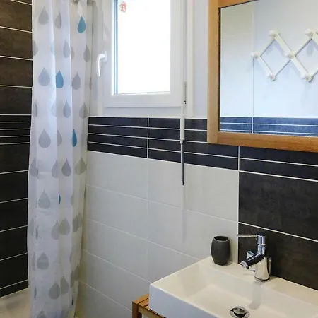 Semi-Detached House Vains - Nmd041005-L * Vains
